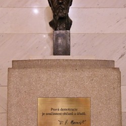 Pietní akt k 80. výročí úmrtí T. G. Masaryka v Klatovech II.